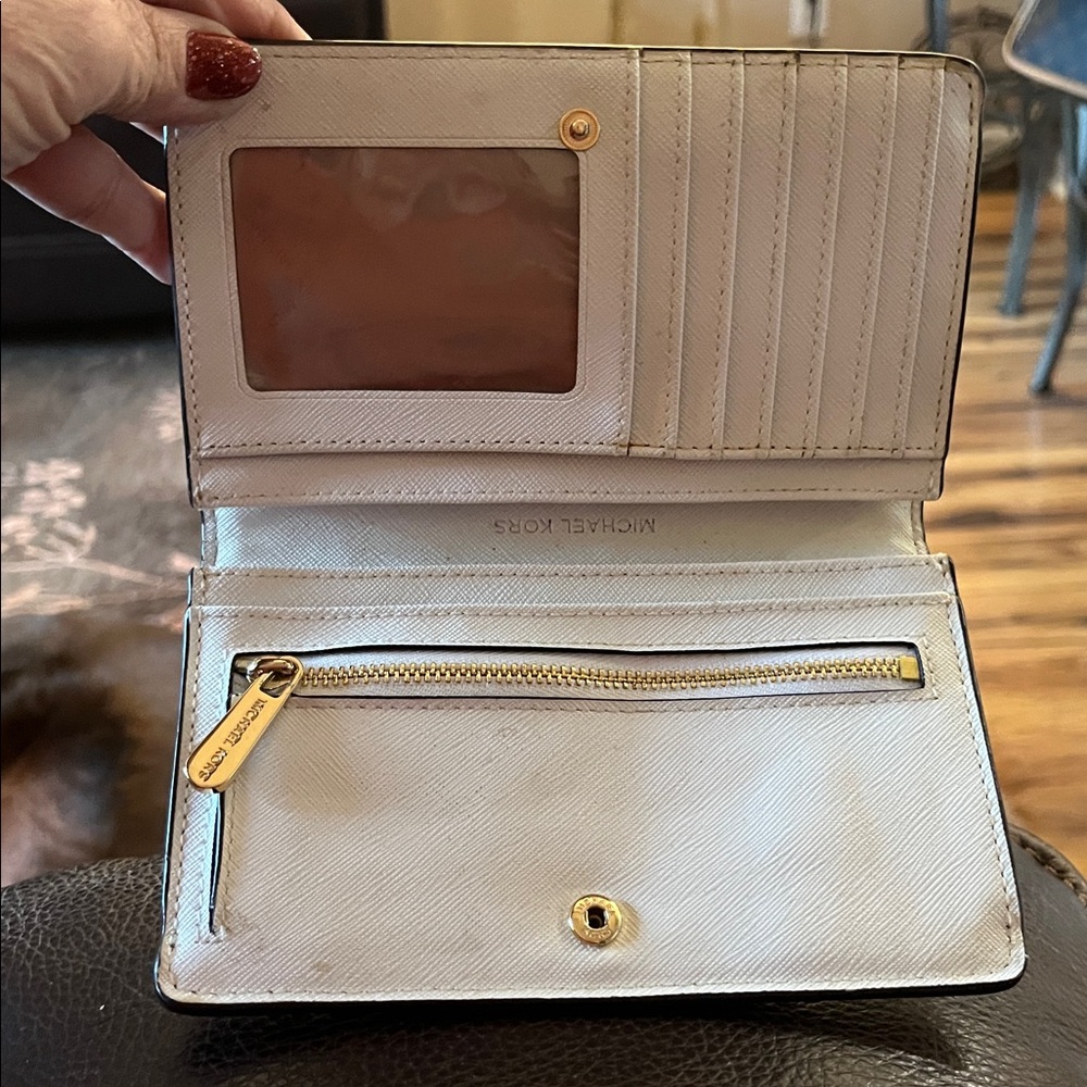 Euc Authentic Michael Kors Bifold - image 3
